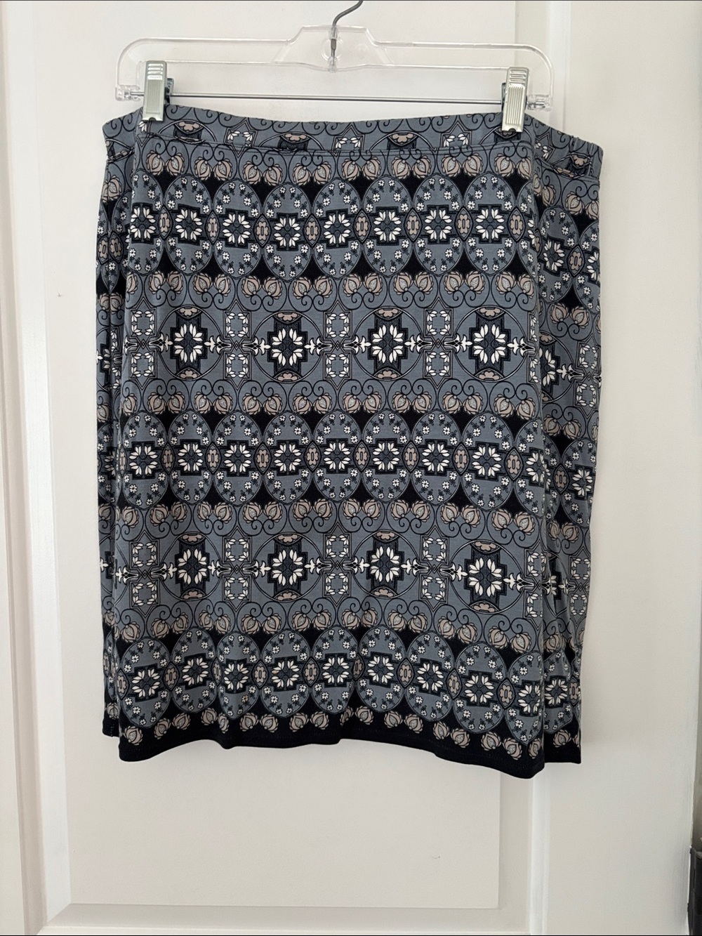 Max Studio Grey and Black Patterned Pencil Skirt
